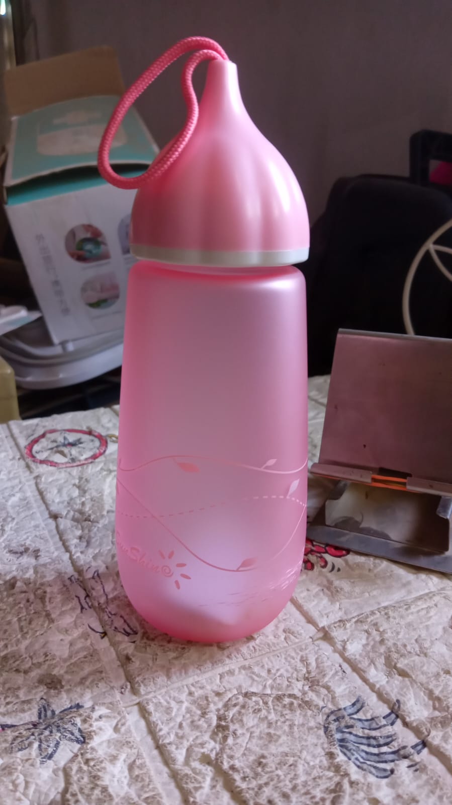 Unique Shape Premium Plastic water bottle With Dori (1 Pc / 550 ML)
