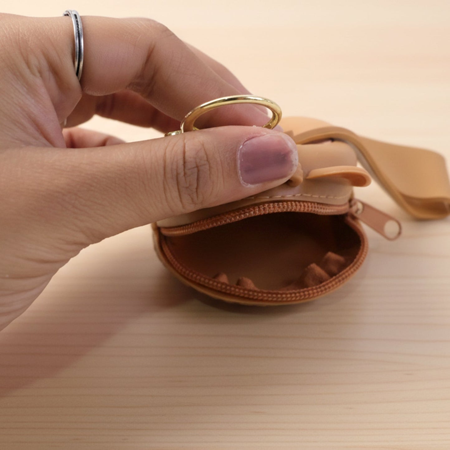 lightweight silicone mini pouch for daily use