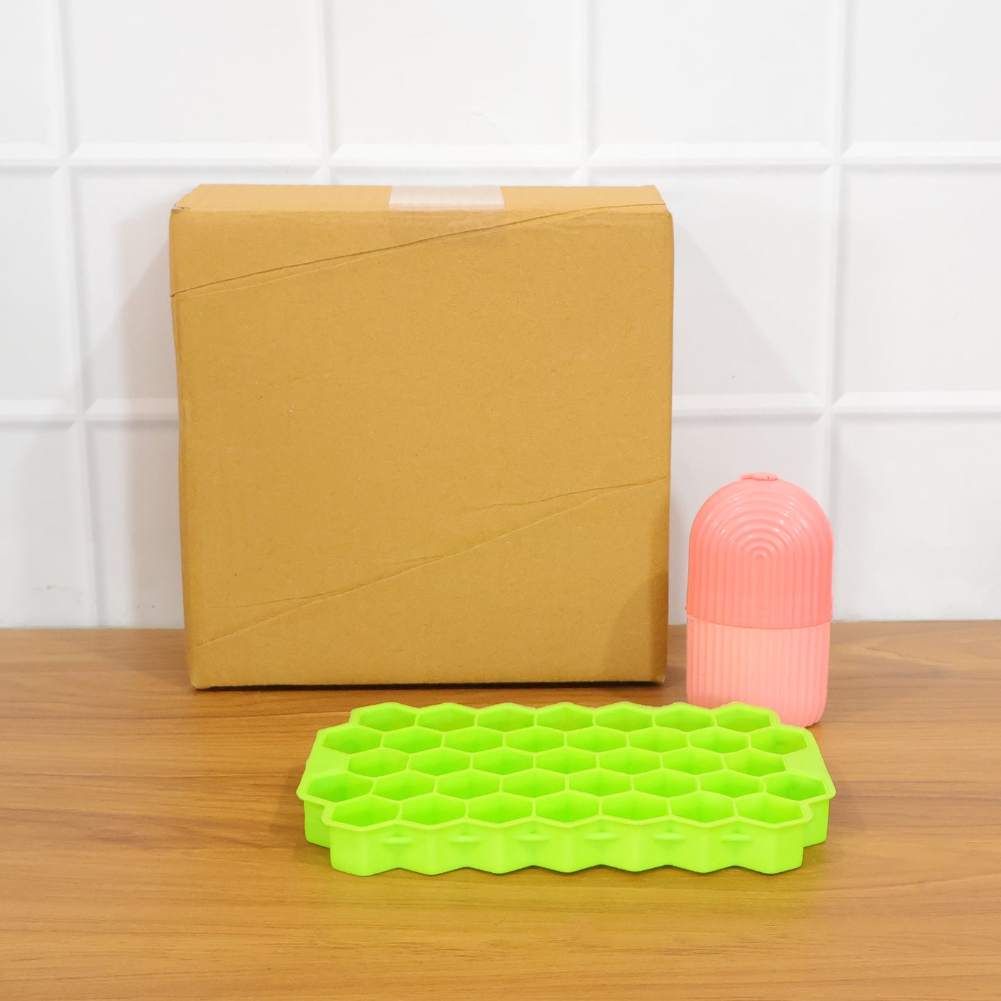 Face Icer Roller With Honeycomb Ice Tray (2 Pc )