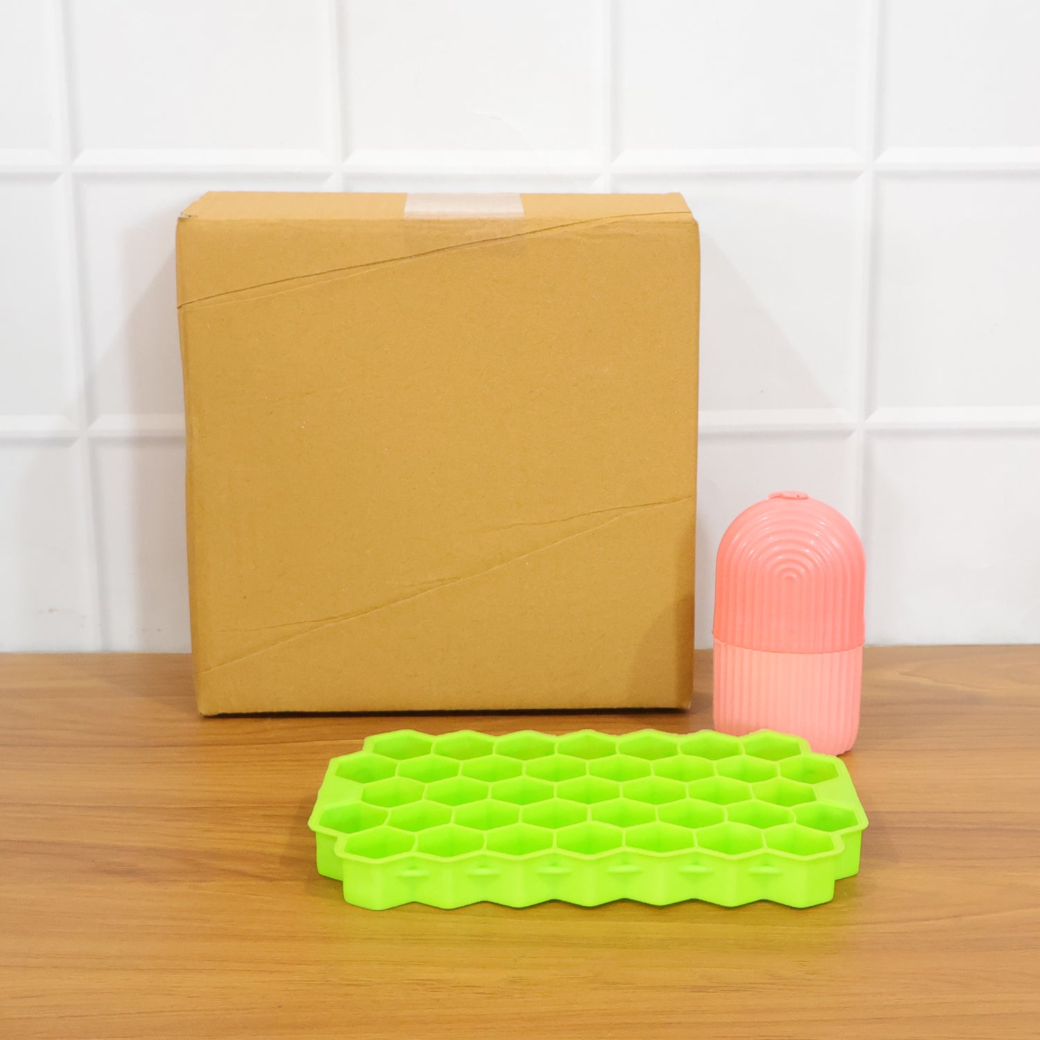 Face Icer Roller With Honeycomb Ice Tray (2 Pc )